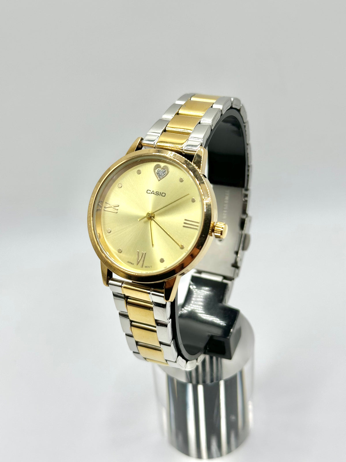 Montre Casio Femme Bicolore Doré & Argenté – Cadran Doré Élégant