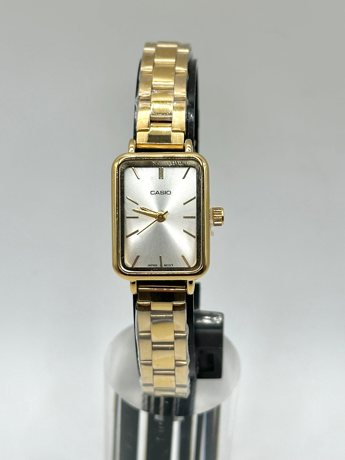 Montre Femme Élégance Dorée – Cadran Rectangulaire