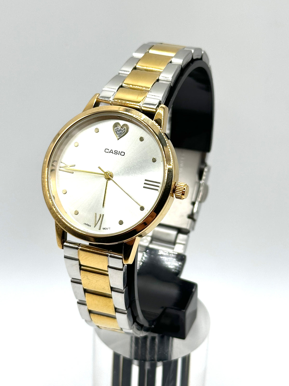 Montre Femme Casio Bicolore Doré & Argenté – Élégance Cœur ✨