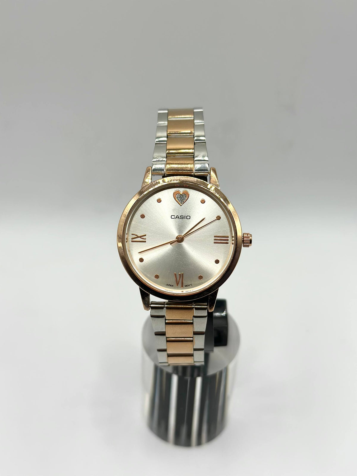 Montre Femme Casio Bicolore Bronze & Argenté – Élégance Cœur ✨