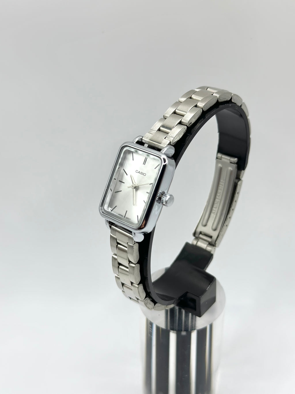 Montre Femme Casio Chic Argentée – Cadran Rectangulaire