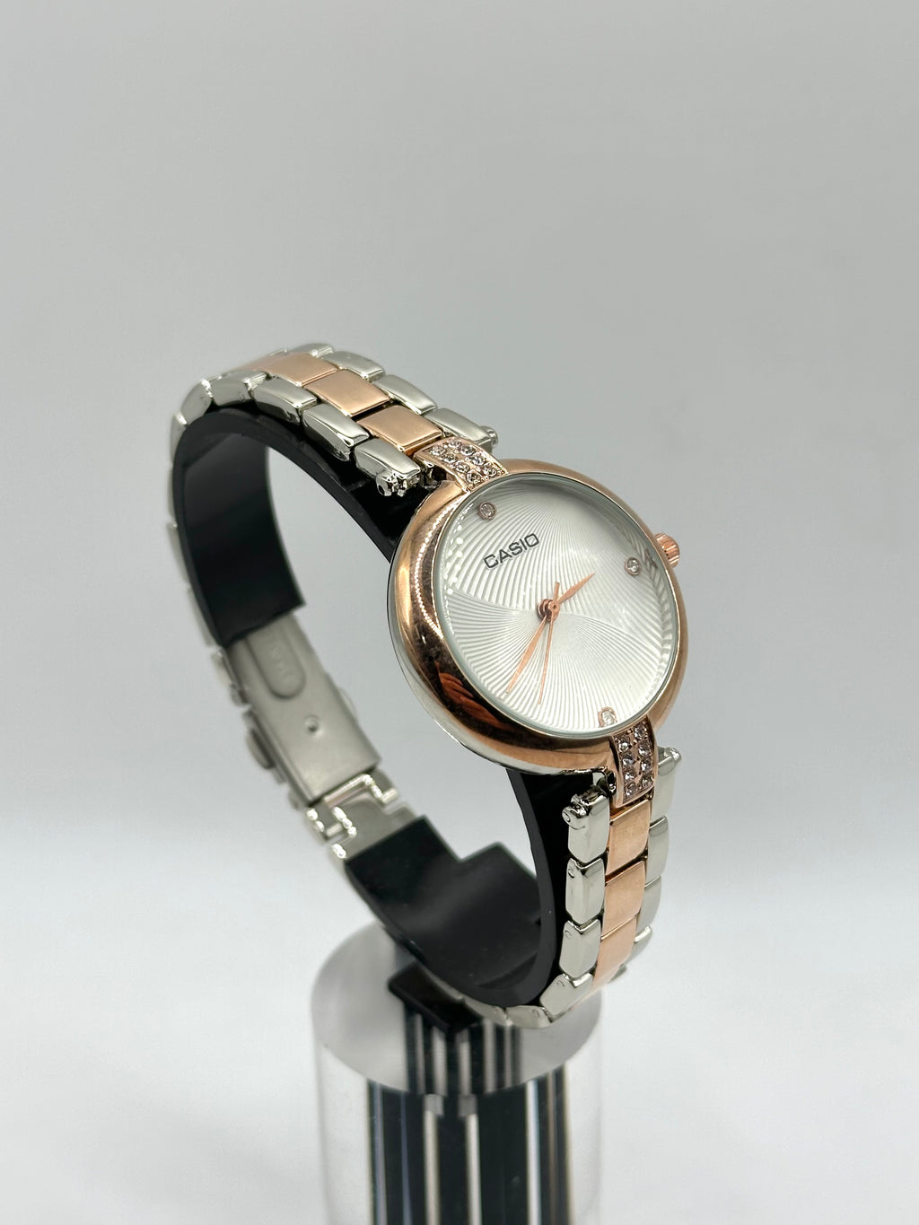 Montre Femme Casio Bicolore Bronze & Argenté – Cadran Élégant