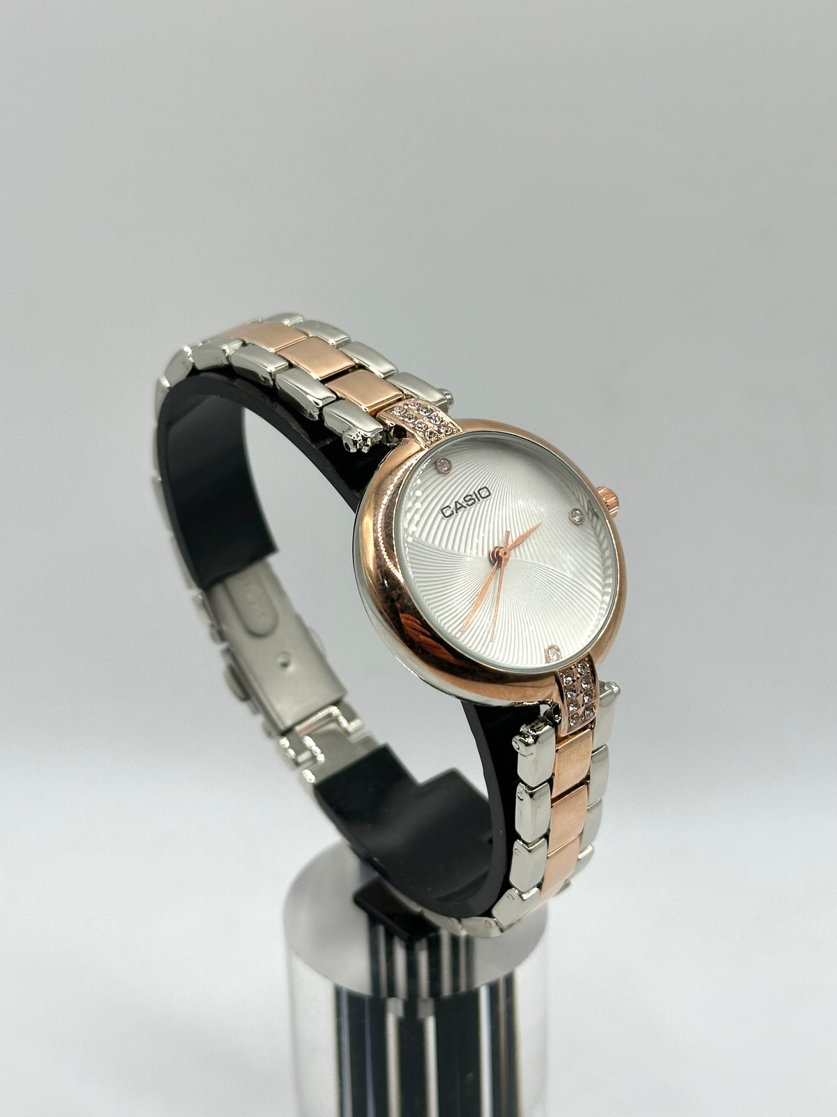 Montre Femme Casio Bicolore Bronze & Argenté – Cadran Élégant
