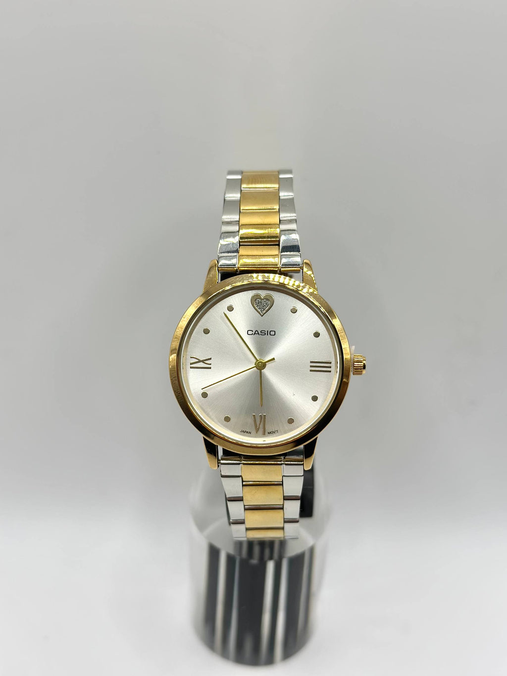 Montre Femme Casio Bicolore Doré & Argenté – Élégance Cœur ✨