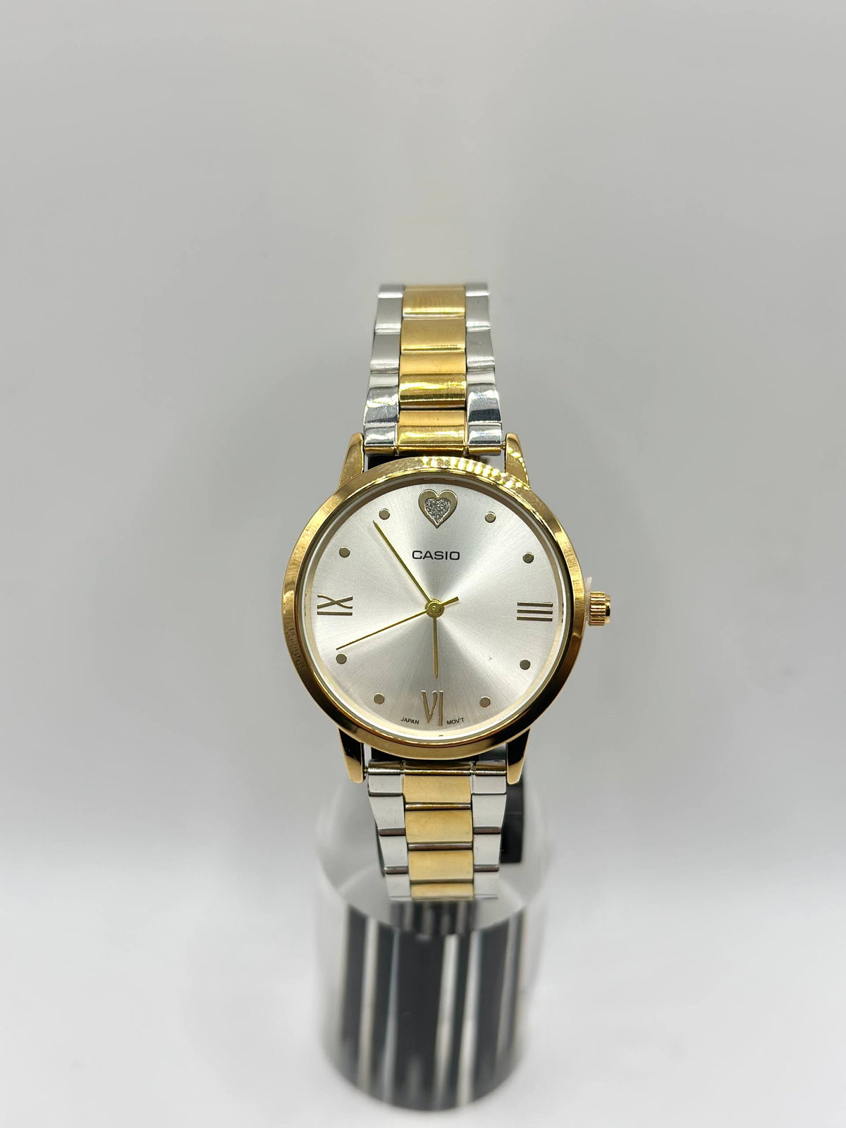 Montre Femme Casio Bicolore Doré & Argenté – Élégance Cœur ✨