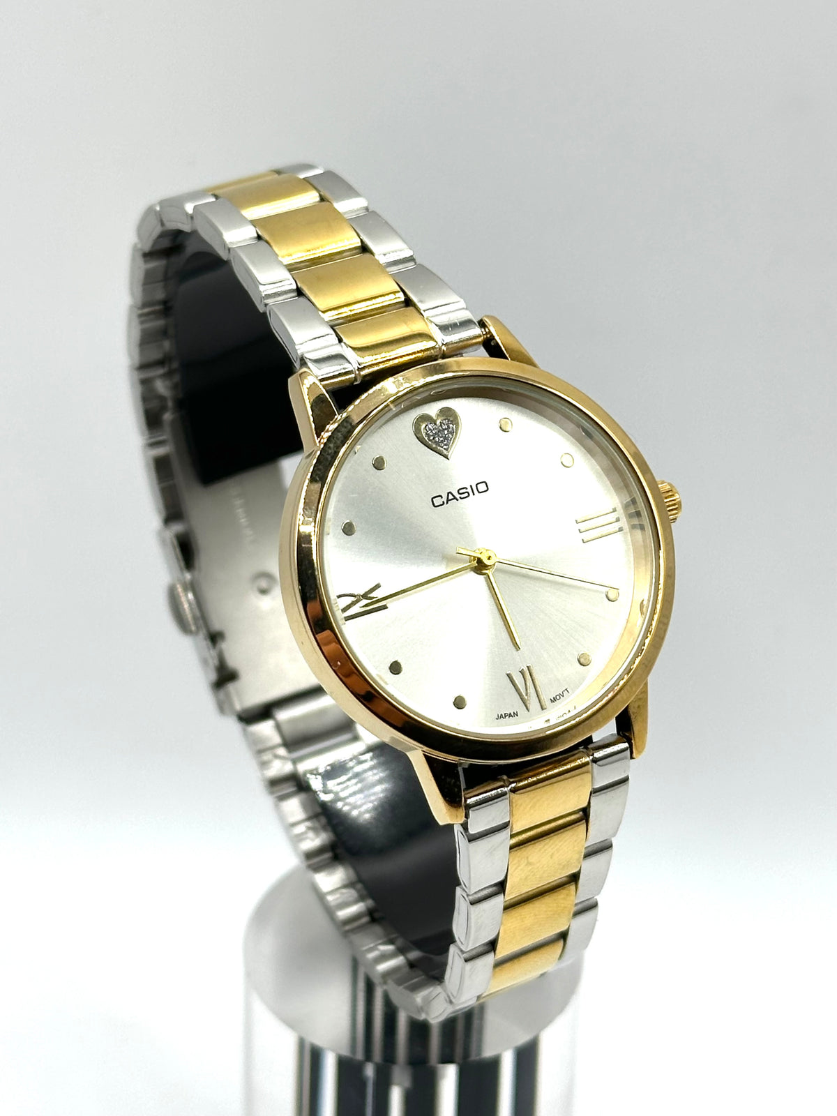 Montre Femme Casio Bicolore Doré & Argenté – Élégance Cœur ✨
