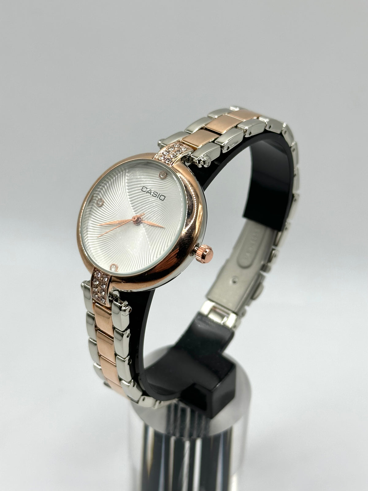 Montre Femme Casio Bicolore Bronze & Argenté – Cadran Élégant