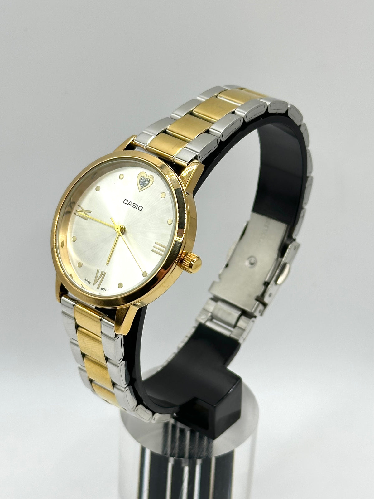 Montre Femme Casio Bicolore Doré & Argenté – Élégance Cœur ✨