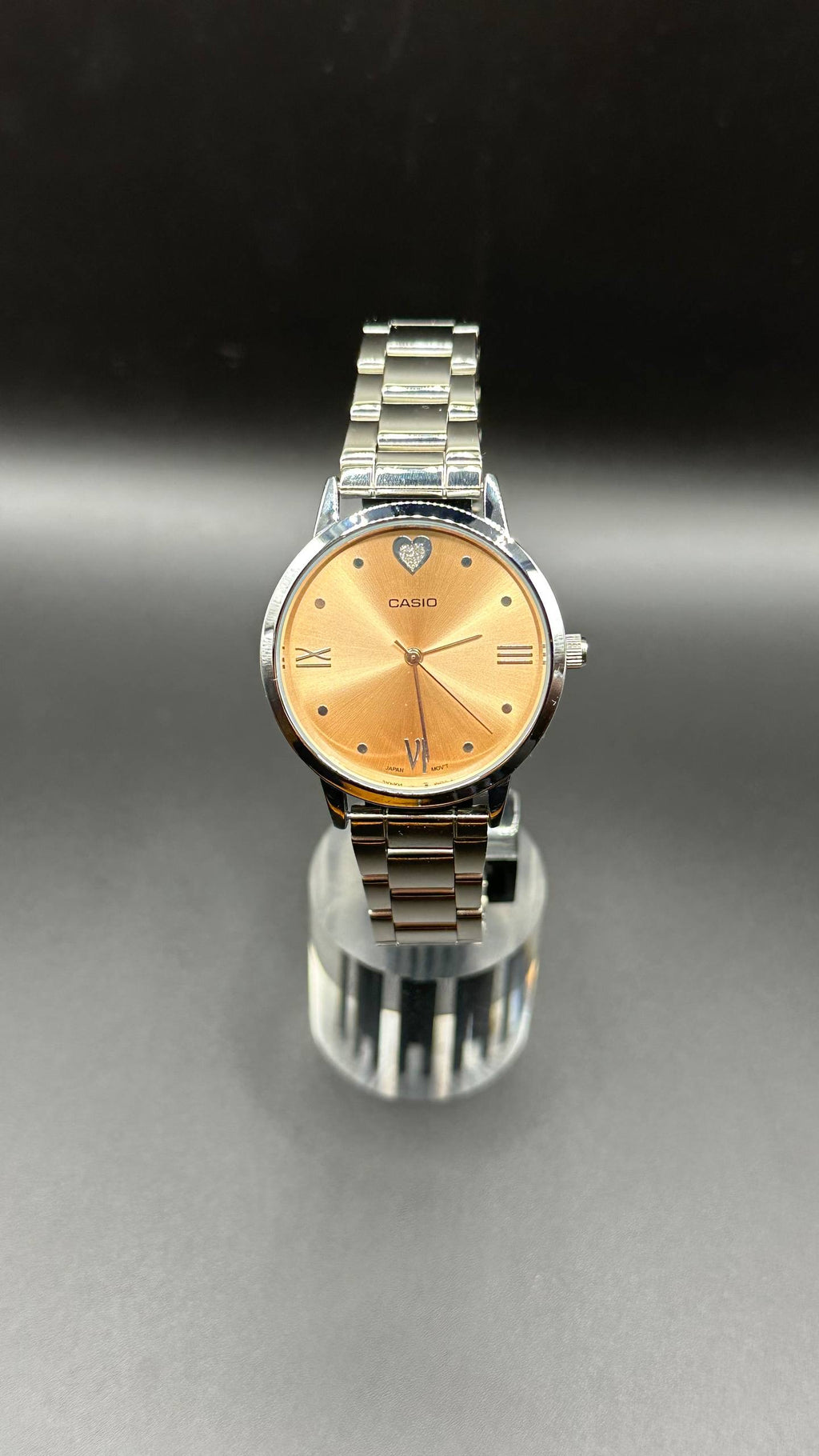 Montre Casio Femme Argentée – Cadran Champagne & Détail Cœur