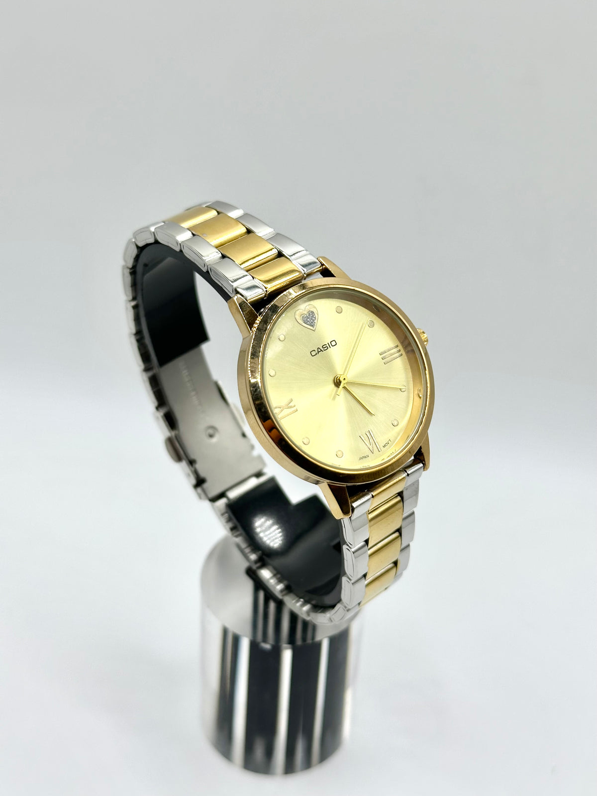 Montre Casio Femme Bicolore Doré & Argenté – Cadran Doré Élégant