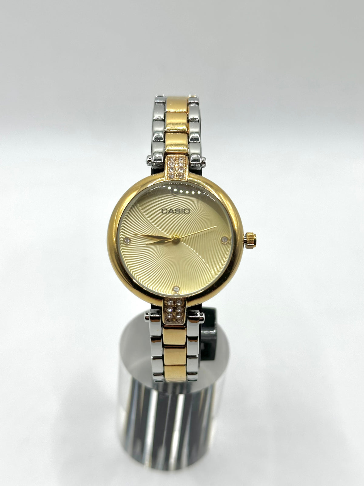 Montre Casio Femme Bicolore Doré & Argenté – Cadran Doré Raffiné